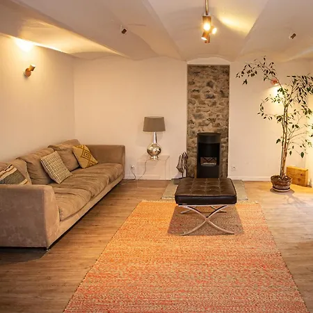 Beautiful Converted One Bedroom 公寓 *