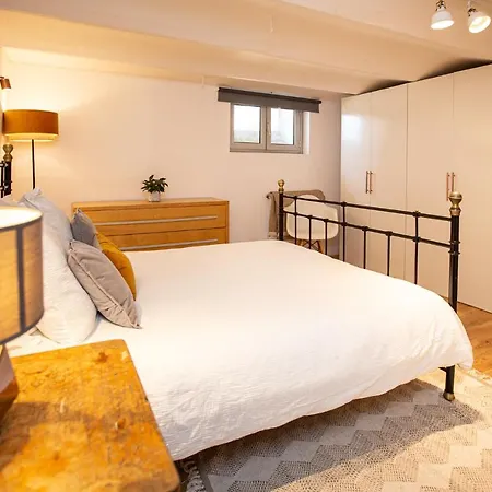 Beautiful Converted One Bedroom Appartamento *