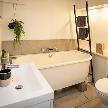 Apartman Beautiful Converted One Bedroom *