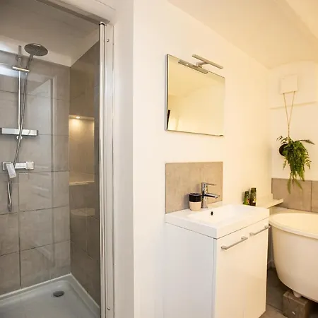 Beautiful Converted One Bedroom *