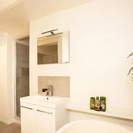 Apartment Beautiful Converted One Bedroom *
