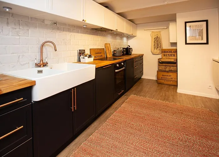 Beautiful Converted One Bedroom アパート